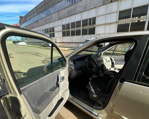 Бежевый Рено Гранд Сценик, объемом двигателя 2 л и пробегом 228 тыс. км за 5200 $, фото 9 на Automoto.ua