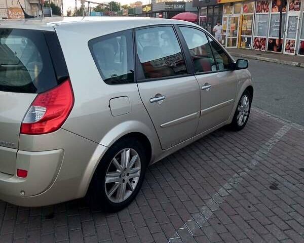 Бежевый Рено Гранд Сценик, объемом двигателя 2 л и пробегом 332 тыс. км за 4900 $, фото 3 на Automoto.ua