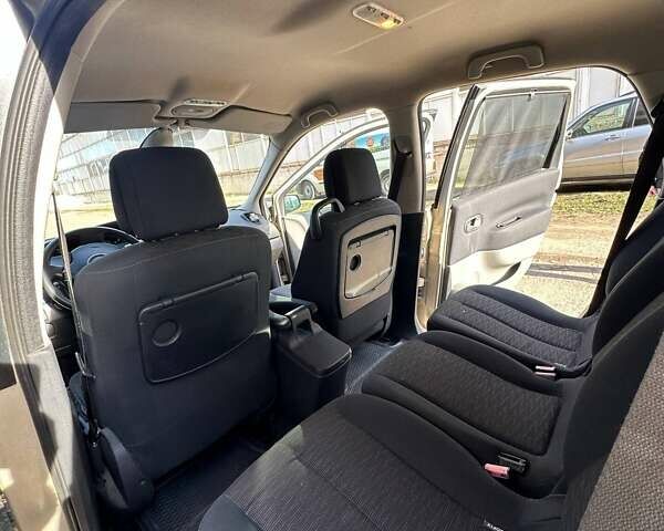 Бежевый Рено Гранд Сценик, объемом двигателя 2 л и пробегом 228 тыс. км за 5200 $, фото 20 на Automoto.ua