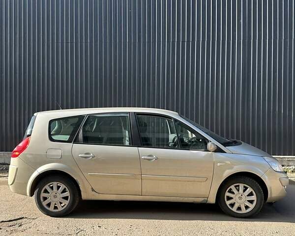 Бежевый Рено Гранд Сценик, объемом двигателя 2 л и пробегом 228 тыс. км за 5200 $, фото 4 на Automoto.ua