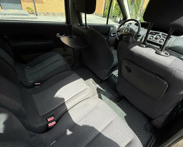 Бежевый Рено Гранд Сценик, объемом двигателя 1.6 л и пробегом 212 тыс. км за 5300 $, фото 8 на Automoto.ua