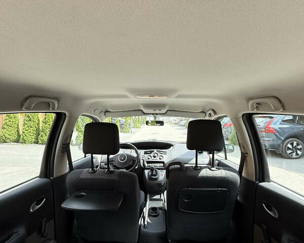 Бежевый Рено Гранд Сценик, объемом двигателя 1.6 л и пробегом 212 тыс. км за 5300 $, фото 6 на Automoto.ua