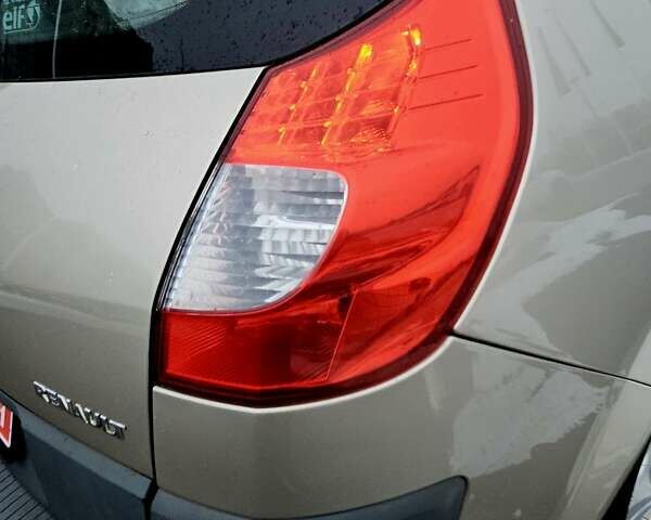 Бежевий Рено Гранд Сценік, об'ємом двигуна 1.6 л та пробігом 210 тис. км за 5800 $, фото 33 на Automoto.ua