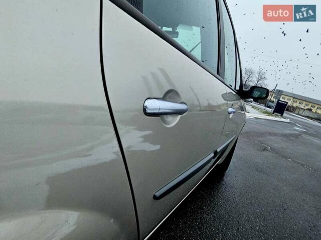 Бежевий Рено Гранд Сценік, об'ємом двигуна 1.6 л та пробігом 210 тис. км за 5800 $, фото 36 на Automoto.ua