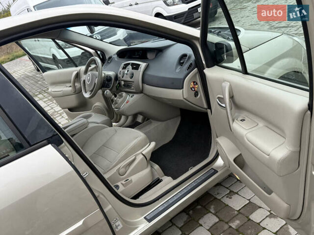 Бежевый Рено Гранд Сценик, объемом двигателя 2 л и пробегом 249 тыс. км за 5800 $, фото 8 на Automoto.ua
