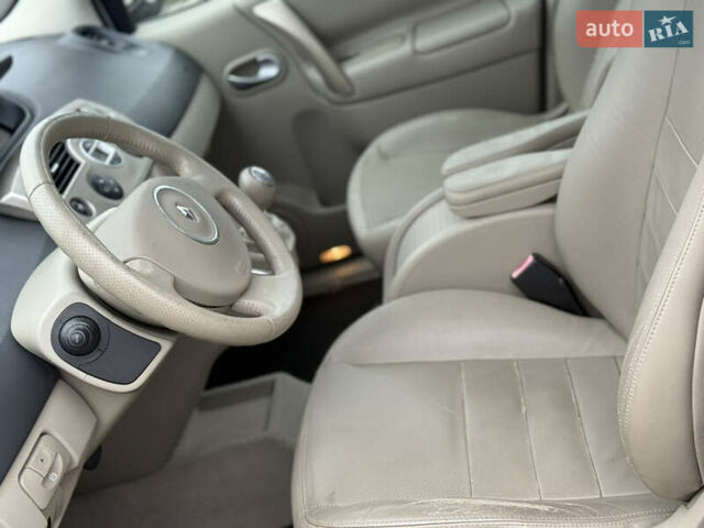 Бежевый Рено Гранд Сценик, объемом двигателя 2 л и пробегом 249 тыс. км за 5800 $, фото 5 на Automoto.ua