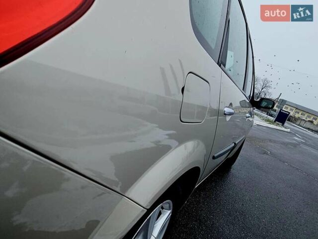 Бежевий Рено Гранд Сценік, об'ємом двигуна 1.6 л та пробігом 210 тис. км за 5800 $, фото 35 на Automoto.ua