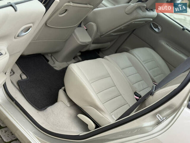 Бежевый Рено Гранд Сценик, объемом двигателя 2 л и пробегом 249 тыс. км за 5800 $, фото 6 на Automoto.ua