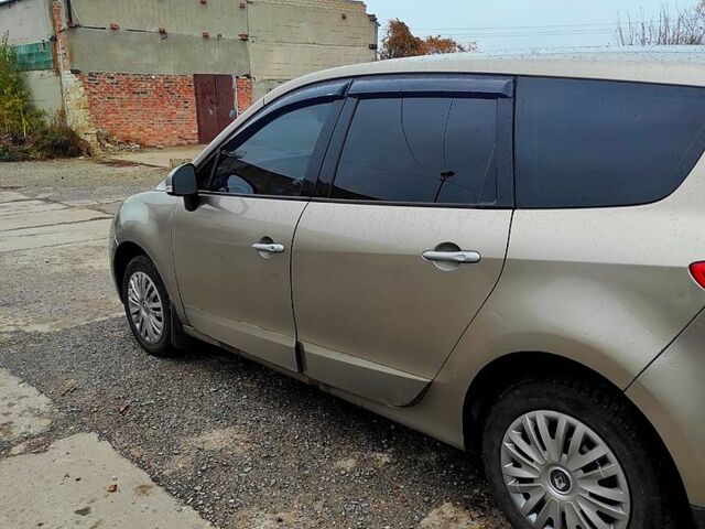 Рено Гранд Сценик 2009 в Харькове на Automoto.ua Бежевый Рено Гранд Сценик, объемом двигателя 1.4 л и пробегом 215 тыс. км за 6350 $, фото 5 на Automoto.ua