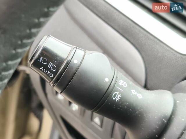 Бежевий Рено Гранд Сценік, об'ємом двигуна 1.46 л та пробігом 247 тис. км за 8200 $, фото 18 на Automoto.ua