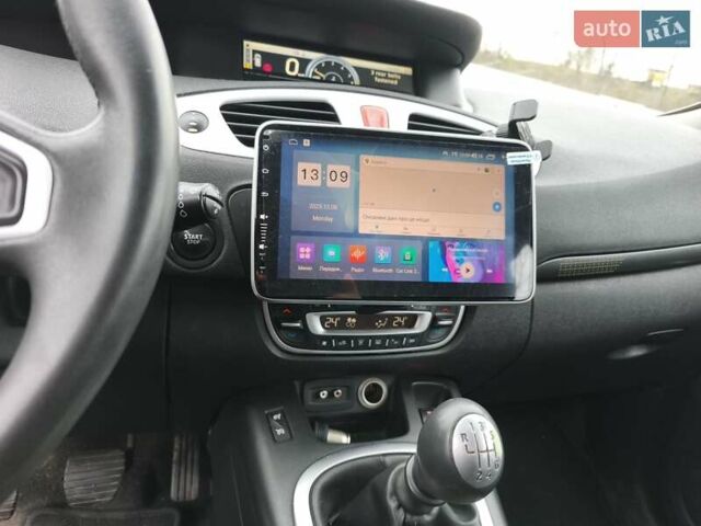 Бежевий Рено Гранд Сценік, об'ємом двигуна 1.46 л та пробігом 247 тис. км за 8200 $, фото 14 на Automoto.ua