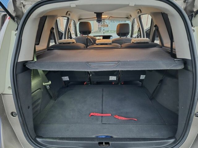 Бежевый Рено Гранд Сценик, объемом двигателя 1.9 л и пробегом 257 тыс. км за 5700 $, фото 2 на Automoto.ua