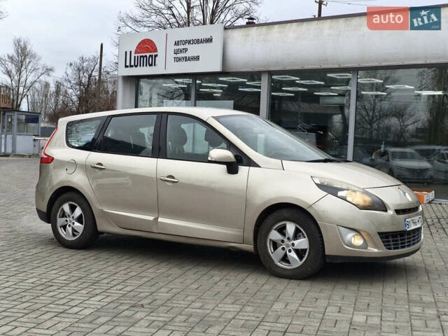 Бежевий Рено Гранд Сценік, об'ємом двигуна 1.46 л та пробігом 247 тис. км за 8200 $, фото 4 на Automoto.ua