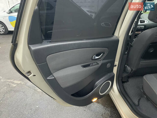 Бежевий Рено Гранд Сценік, об'ємом двигуна 1.4 л та пробігом 228 тис. км за 6200 $, фото 20 на Automoto.ua