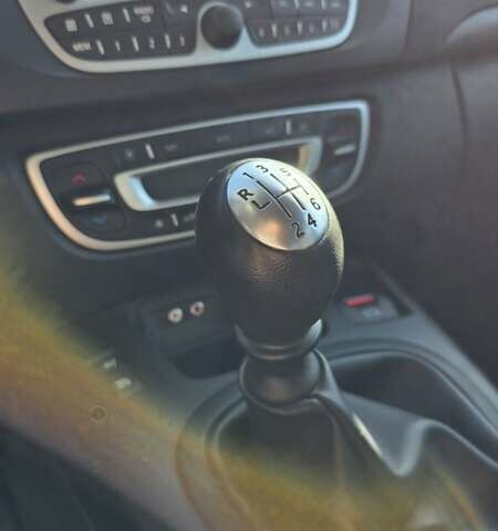 Бежевый Рено Гранд Сценик, объемом двигателя 1.5 л и пробегом 231 тыс. км за 7300 $, фото 9 на Automoto.ua