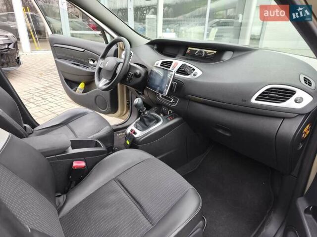 Бежевий Рено Гранд Сценік, об'ємом двигуна 1.46 л та пробігом 247 тис. км за 8200 $, фото 11 на Automoto.ua