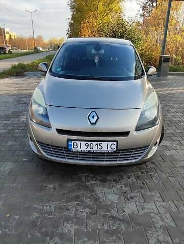 Рено Гранд Сценік 2009 у Полтаві на Automoto.ua Бежевий Рено Гранд Сценік, об'ємом двигуна 1.4 л та пробігом 157 тис. км за 6750 $, фото 4 на Automoto.ua
