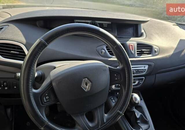 Бежевый Рено Гранд Сценик, объемом двигателя 1.5 л и пробегом 231 тыс. км за 7300 $, фото 13 на Automoto.ua