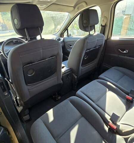 Бежевый Рено Гранд Сценик, объемом двигателя 1.5 л и пробегом 231 тыс. км за 7300 $, фото 14 на Automoto.ua