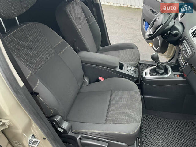 Бежевий Рено Гранд Сценік, об'ємом двигуна 1.4 л та пробігом 228 тис. км за 6200 $, фото 9 на Automoto.ua