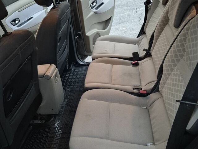 Бежевый Рено Гранд Сценик, объемом двигателя 1.9 л и пробегом 257 тыс. км за 5700 $, фото 1 на Automoto.ua