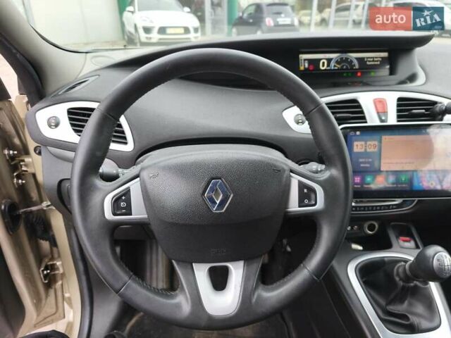 Бежевий Рено Гранд Сценік, об'ємом двигуна 1.46 л та пробігом 247 тис. км за 8200 $, фото 13 на Automoto.ua