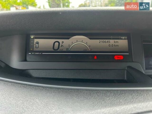 Бежевий Рено Гранд Сценік, об'ємом двигуна 2 л та пробігом 198 тис. км за 6490 $, фото 22 на Automoto.ua