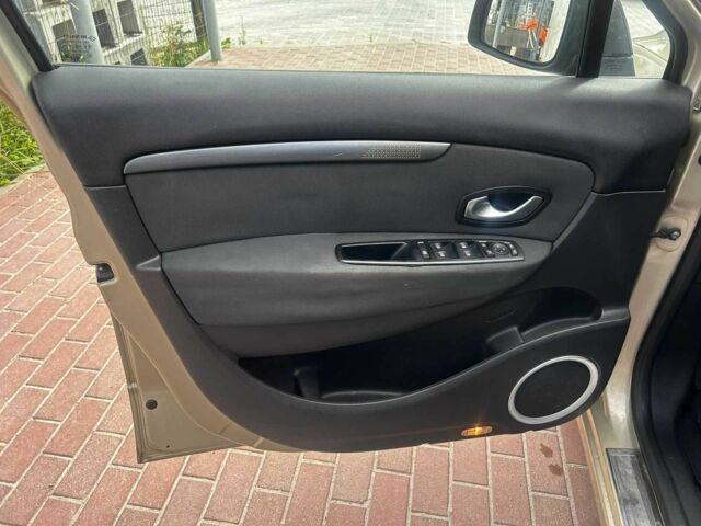 Бежевый Рено Гранд Сценик, объемом двигателя 2 л и пробегом 199 тыс. км за 6290 $, фото 8 на Automoto.ua