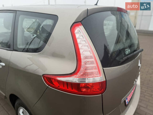 Бежевый Рено Гранд Сценик, объемом двигателя 1.6 л и пробегом 160 тыс. км за 6850 $, фото 17 на Automoto.ua