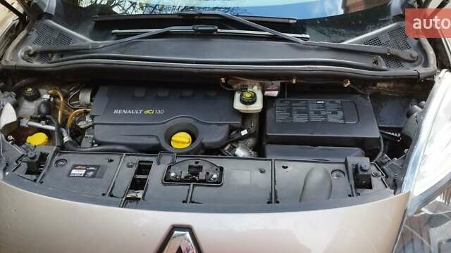 Бежевый Рено Гранд Сценик, объемом двигателя 1.9 л и пробегом 250 тыс. км за 6900 $, фото 15 на Automoto.ua