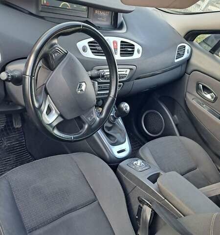 Бежевый Рено Гранд Сценик, объемом двигателя 1.5 л и пробегом 220 тыс. км за 6500 $, фото 1 на Automoto.ua