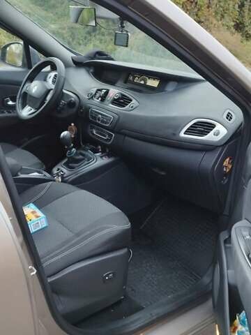 Бежевый Рено Гранд Сценик, объемом двигателя 1.9 л и пробегом 250 тыс. км за 6900 $, фото 9 на Automoto.ua