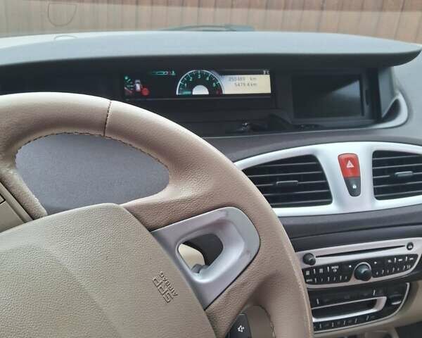 Бежевый Рено Гранд Сценик, объемом двигателя 1.87 л и пробегом 250 тыс. км за 7300 $, фото 2 на Automoto.ua