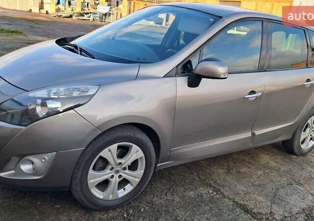 Бежевый Рено Гранд Сценик, объемом двигателя 1.5 л и пробегом 220 тыс. км за 6500 $, фото 4 на Automoto.ua