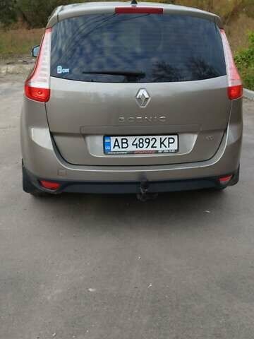 Бежевый Рено Гранд Сценик, объемом двигателя 1.9 л и пробегом 250 тыс. км за 6900 $, фото 3 на Automoto.ua