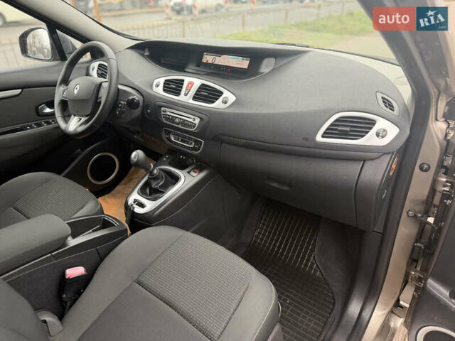 Бежевый Рено Гранд Сценик, объемом двигателя 1.6 л и пробегом 160 тыс. км за 6850 $, фото 50 на Automoto.ua