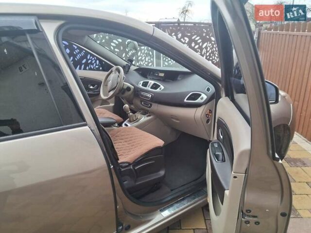 Бежевый Рено Гранд Сценик, объемом двигателя 1.87 л и пробегом 250 тыс. км за 7300 $, фото 11 на Automoto.ua