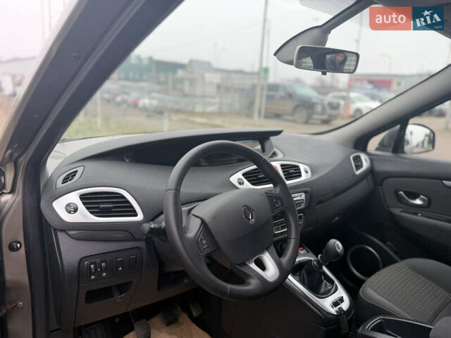 Бежевый Рено Гранд Сценик, объемом двигателя 1.6 л и пробегом 160 тыс. км за 6850 $, фото 24 на Automoto.ua