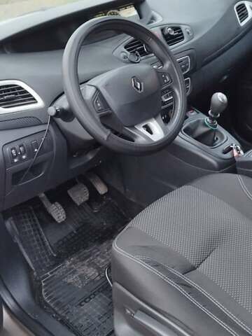 Бежевый Рено Гранд Сценик, объемом двигателя 1.9 л и пробегом 250 тыс. км за 6900 $, фото 13 на Automoto.ua