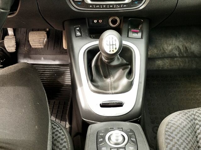 Бежевый Рено Гранд Сценик, объемом двигателя 1.5 л и пробегом 258 тыс. км за 6400 $, фото 7 на Automoto.ua