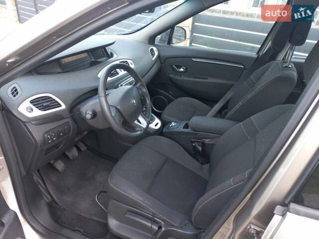 Бежевый Рено Гранд Сценик, объемом двигателя 0 л и пробегом 280 тыс. км за 6300 $, фото 36 на Automoto.ua