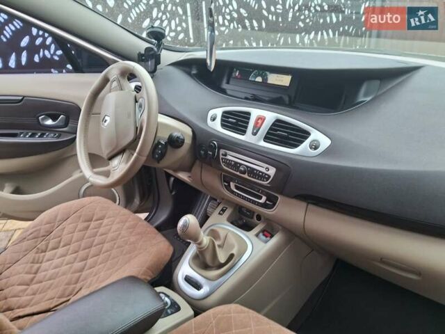 Бежевый Рено Гранд Сценик, объемом двигателя 1.87 л и пробегом 250 тыс. км за 7300 $, фото 12 на Automoto.ua