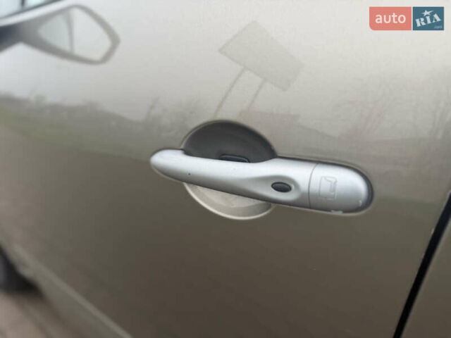 Бежевый Рено Гранд Сценик, объемом двигателя 1.6 л и пробегом 160 тыс. км за 6850 $, фото 20 на Automoto.ua