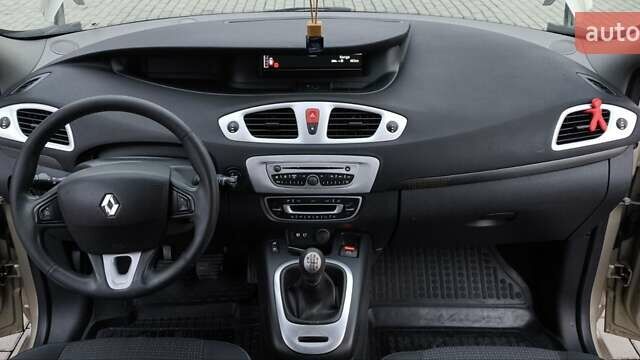 Бежевый Рено Гранд Сценик, объемом двигателя 1.4 л и пробегом 216 тыс. км за 5900 $, фото 20 на Automoto.ua