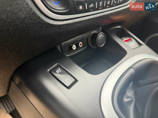 Бежевый Рено Гранд Сценик, объемом двигателя 1.6 л и пробегом 160 тыс. км за 6850 $, фото 30 на Automoto.ua