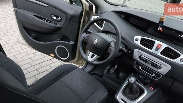 Бежевый Рено Гранд Сценик, объемом двигателя 1.4 л и пробегом 216 тыс. км за 5900 $, фото 24 на Automoto.ua