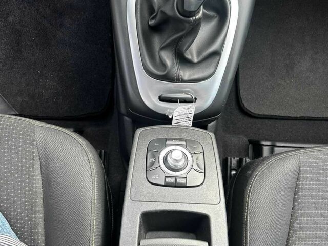 Бежевый Рено Гранд Сценик, объемом двигателя 2 л и пробегом 199 тыс. км за 6290 $, фото 14 на Automoto.ua