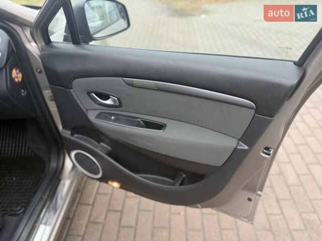 Бежевый Рено Гранд Сценик, объемом двигателя 1.6 л и пробегом 160 тыс. км за 6850 $, фото 48 на Automoto.ua