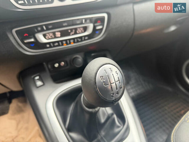 Бежевый Рено Гранд Сценик, объемом двигателя 1.6 л и пробегом 160 тыс. км за 6850 $, фото 32 на Automoto.ua
