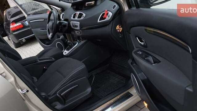 Бежевый Рено Гранд Сценик, объемом двигателя 1.4 л и пробегом 216 тыс. км за 5900 $, фото 25 на Automoto.ua